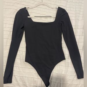 Aritzia contour long sleeve bodysuit